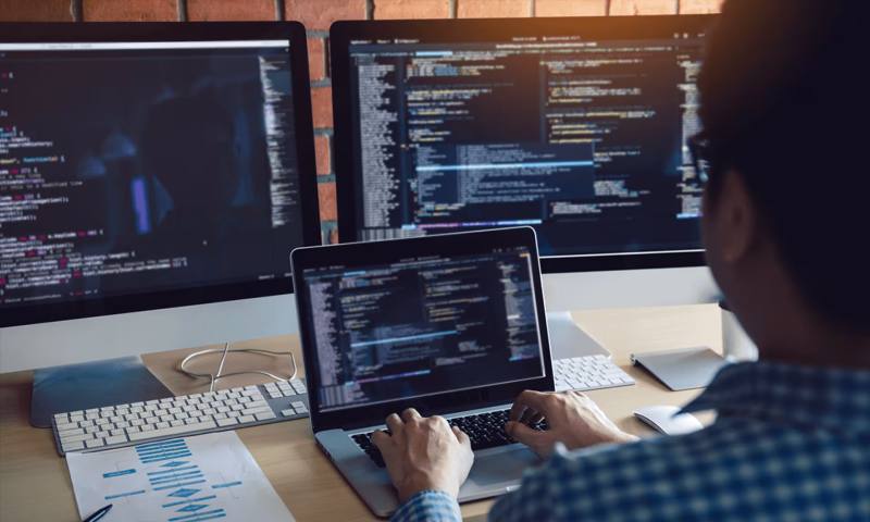 数据科学选型:R与Python如何赋能东陵区网站建设?